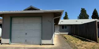 3 bedroom 1.5 bathroom duplex Gallery 1