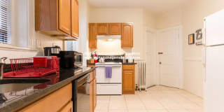 Amazing Coolidge Corner Apt right by T, Shopping, Nightlife and Restaurants.  Quick commute to BU! Gallery 10