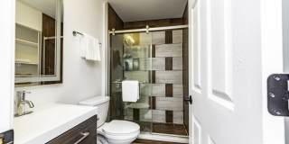 2140 N Lincoln Gallery 9