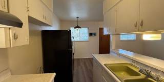 1/1 Triplex - End Unit /No Carpet / Vinyl Plank Flooring / Lots of Parking / CISD Gallery 10