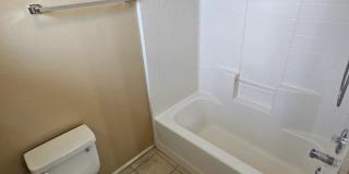 Spacious 6 bedroom , 3 bathroom home with downstairs bedroom and bath Gallery 25