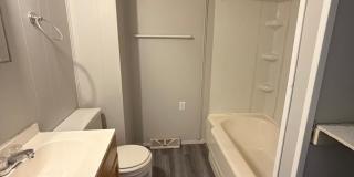 2 Bedrooms House w/ Large Yard! Gallery 8