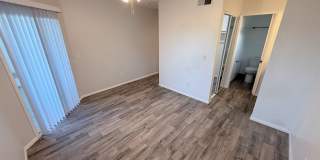 Beautiful Single-Level Condo in Eastlake Shores – Available Now! Gallery 17