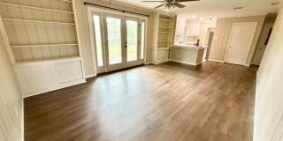 3-bed/2-bath with two living spaces! Gallery 14