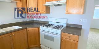 MOVE IN SPECIAL - 2 Bed 1.5 Bath Town Home - 1 Car garage Gallery 4