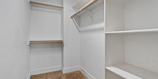 Close proximity to Old Mill District and downtown Gallery 28
