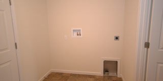 1 Bed 1 Bath End unit  with Central Air Pet Friendly with Washer Dryer Hook Ups in Unit Section 8 Welcome Gallery 6