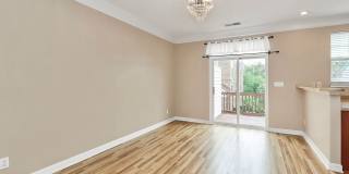 Beautiful End-Unit Townhome on a Prime Location! Gallery 6