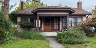 Charming, One bedroom duplex in Prime Ashland location | Available Now! Gallery 1