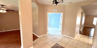 Spacious 4 Bed 3 Bath Home w FULLY FENCED YARD for Rent! Gallery 8