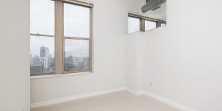Lofts at 1835 Arch Gallery 22