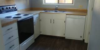 Freshly remodeled Townhouse Style Apartment with Private Yard Freshly remodeled Townhouse Style Apartment with Private Yard Gallery 9