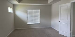 Gorgeous 3-4 bedroom Home off Becker Gallery 17