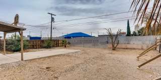 Modern 2 Bedroom House With A Huge Backyard! Gallery 25