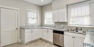 College Hill Bungalow with 1 Car Garage! Gallery 7