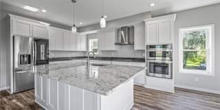 Rare 3 bed 4 bath no upgrade left out! 2 full kitchens, great views, dont miss out! Gallery 1