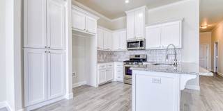 Four bedroom in Stone Lake! Gallery 13