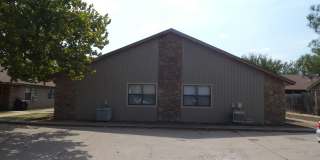911 NE Tortoise Apt. B 911 NE Tortoise Apt. B Gallery 1