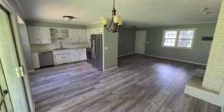 3 bedroom/1.5 bathroom house/2 car garage Gallery 5