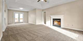 Ranch Home on Creek Lot! Gallery 3