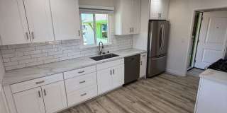 4 BEDROOM HOME IN CENTRAL SAN DIEGO! Gallery 1