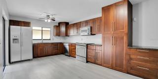 15217 W POND WOODS Drive Gallery 9