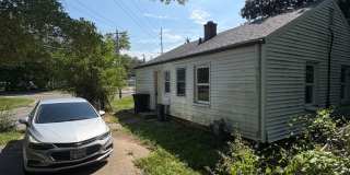 Cozy Ranch Home on a Corner Lot in Peoria's West Bluff — $1,000/mo Gallery 1