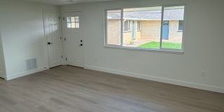 Stunning 2BD/1BA Condo w Garage - Prime Location! Gallery 6