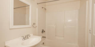 Walk to UC & UC Medical | 1BR/2BR Apartments Gallery 65