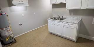 Charming 2 bedroom 1 bath duplex - Open To Section 8 Gallery 6