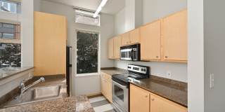 Spacious 2BR/1.75BA Condo in Convenient Location (Central District) Gallery 7