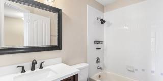 TAMPA TOWNHOME IN GATED COMMUNITY! Gallery 9