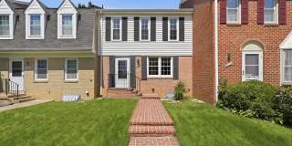 Beautifully Updated Townhome in Burke Station Square Gallery 1