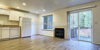 3 Bed, 2.5 Baths Duplex in Camas Near LaCamas Lake Gallery 1