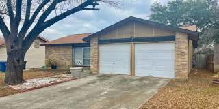 Three Bedroom Two Bath Home Near Northern Hills, Wood, and Madison Gallery 4