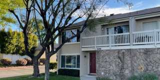 Moorpark 3 bed 2.5 bath Townhome close to Moorpark College Gallery 1