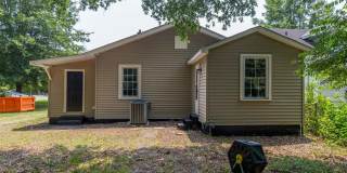 Four Bedroom 2 bath House with office on W Friendly Ave in Greensboro-near UNCG Gallery 30