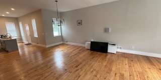 Modern Rental - South Side Gallery 9