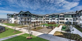 Larkspur Creekside Age 55+ Apartment Homes Gallery 36