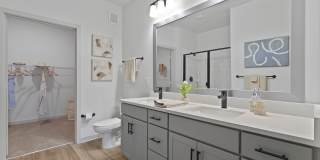 HōM at River Hills Gallery 39