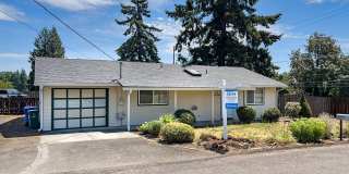 Spacious 3 Bedroom 1 Bath Ranch House  in Milwaukie! Washer and Dryer Included! Gallery 3