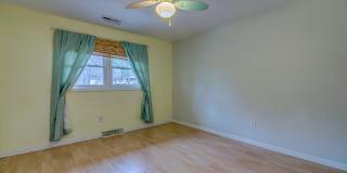1915 Sussex | Townhouse | 2 Bedroom 1.5 Bath | 07/16/2026 Gallery 13