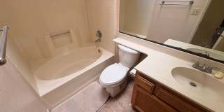 Cozy 3 bedroom, 2 bathroom home in Northeast Visalia Gallery 10