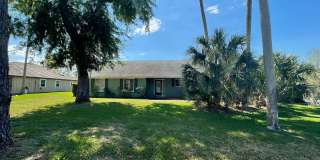 Spacious 3 Bedroom home in Pelican Bay- Golf Course View Gallery 1