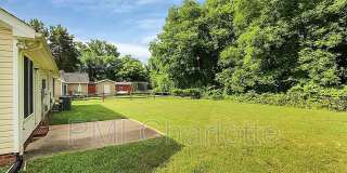 Room in 3 Bedroom Home at Ridge Ave Gallery 24