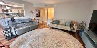 Rare Kirkland Condo on the Juanita Waterfront! Available August 1st, 2026! Gallery 19