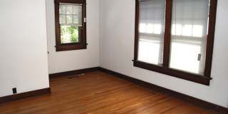 3 Bed, 1 Bath House - "Stone's Throw" Gallery 5