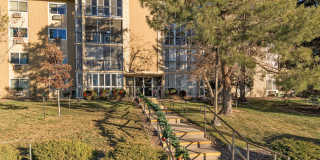 JUST LISTED: 2BDR/2BTH CONDO IN HEATHER GARDENS $2095 Available Oct. 1st Gallery 1