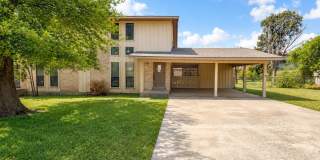Stylish Two-Story Duplex with Loft, Fireplace & Private Backyard in New Braunfels! Gallery 1