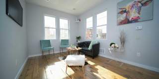 3-Bedroom East Kensington Townhome with Roof Deck & Central Air Gallery 1